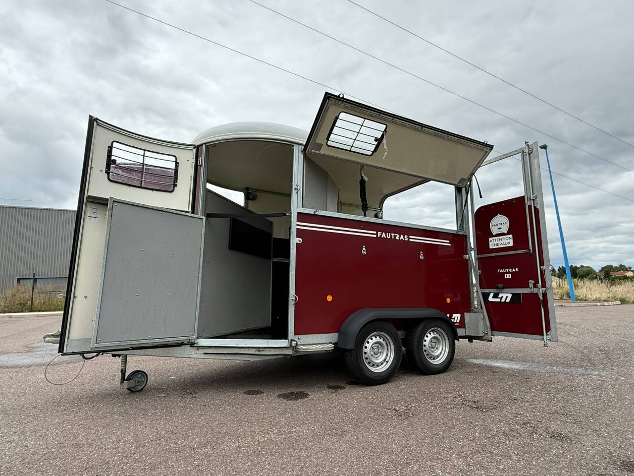 Van caballos Fautras OBLIC 2+ 2 Caballos 2023 De segunda mano