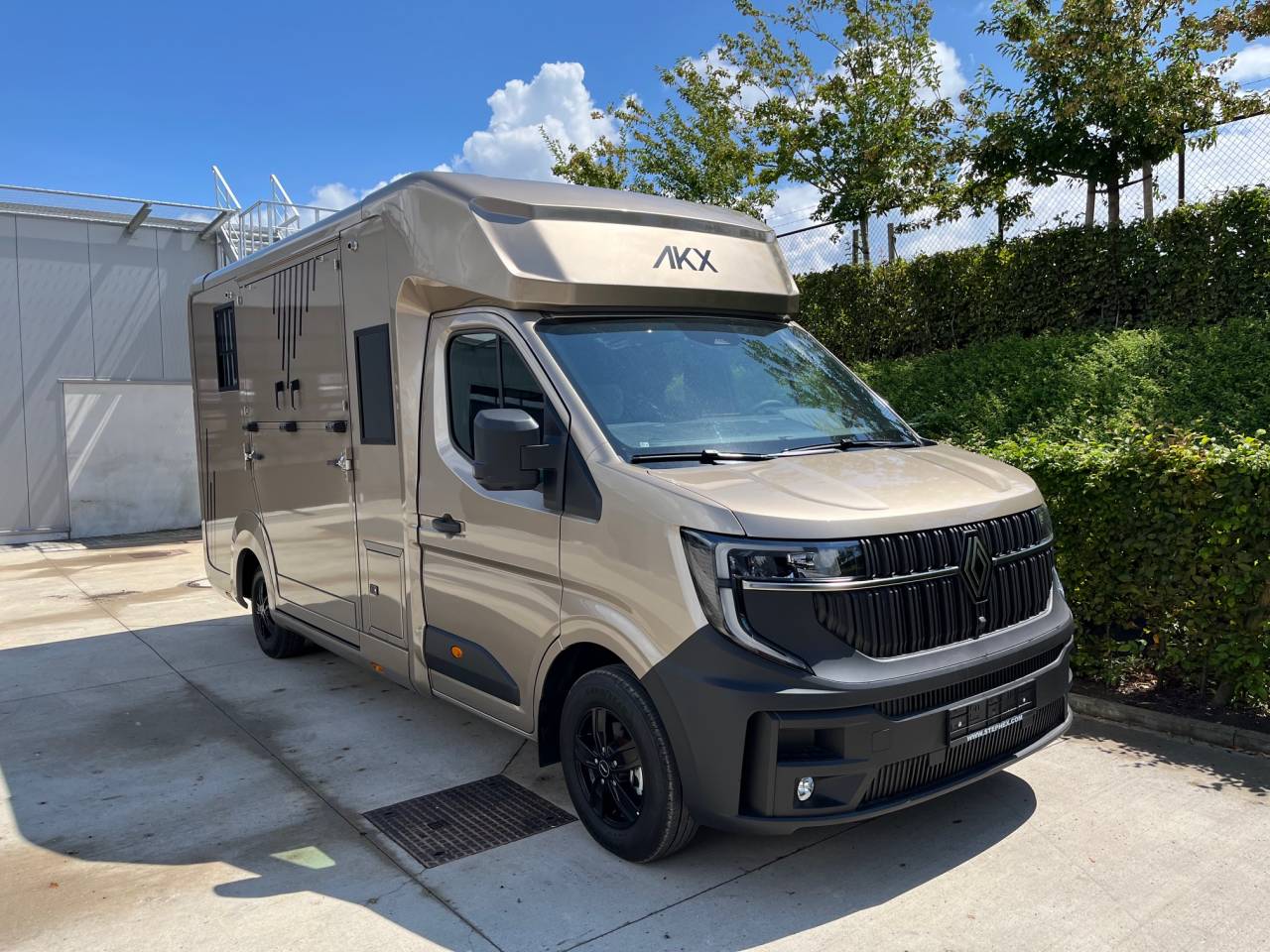 Furgoneta para caballos AKX Master 2025 2025 Nuevo