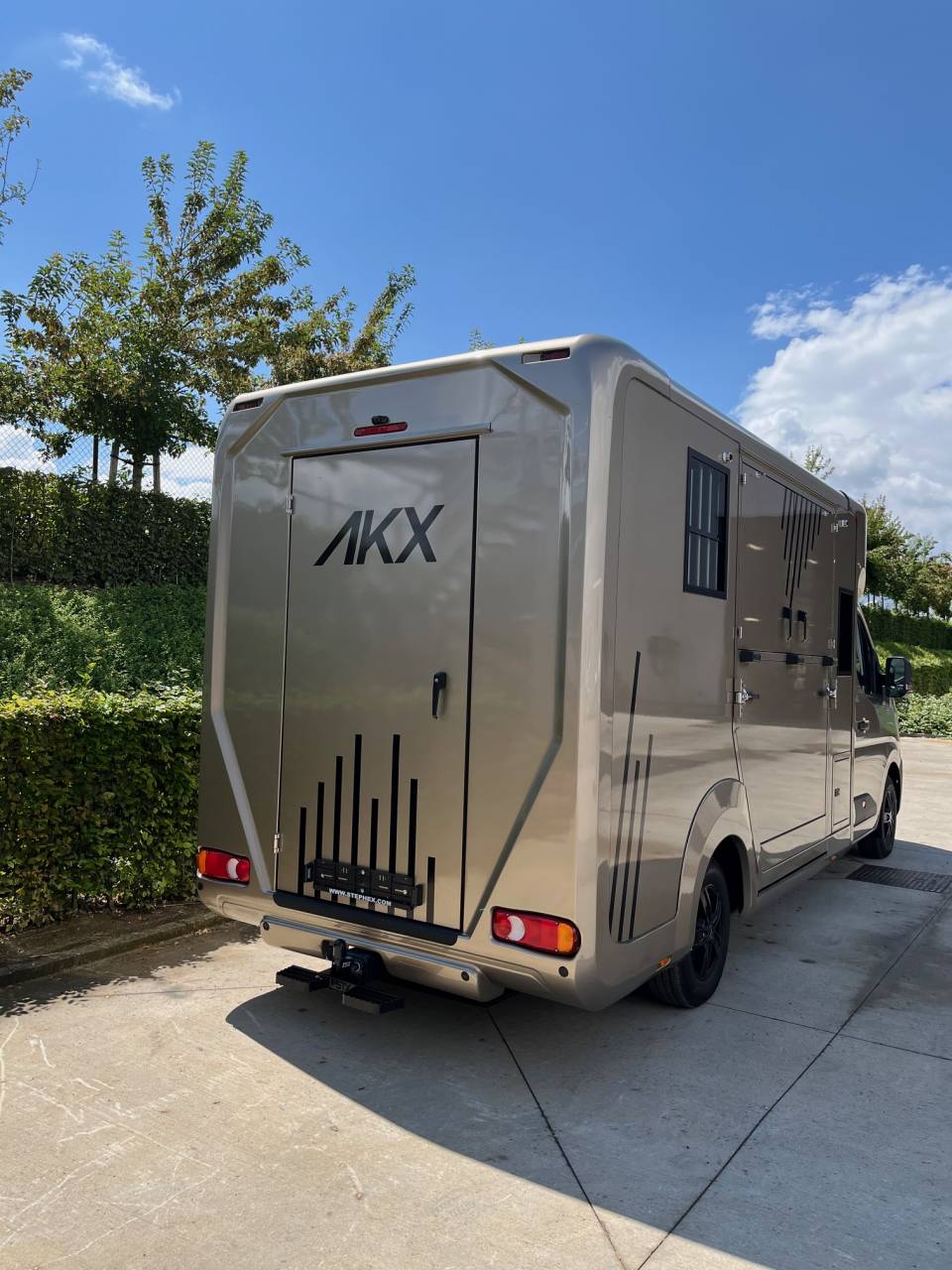 Furgoneta para caballos AKX Master 2025 2025 Nuevo