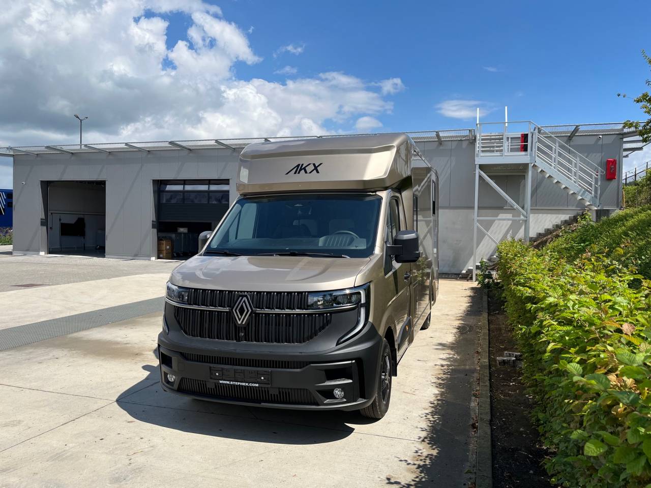 Furgoneta para caballos AKX Master 2025 2025 Nuevo