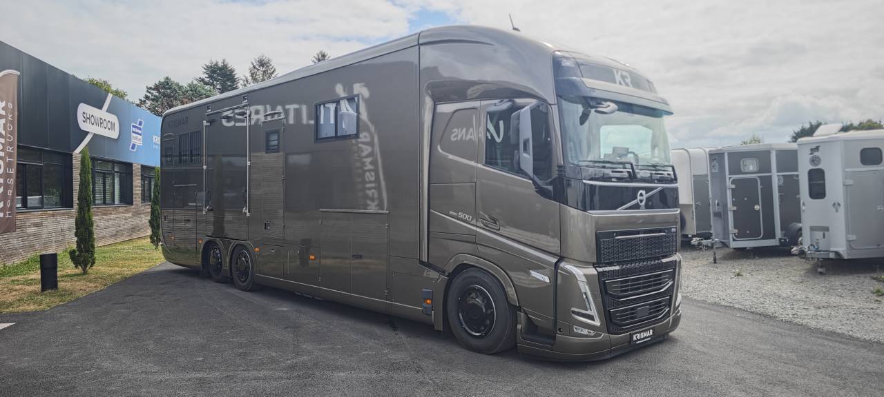 Camión para caballos Krismar Volvo FH500 6 chevaux gamme pro 2025 Nuevo