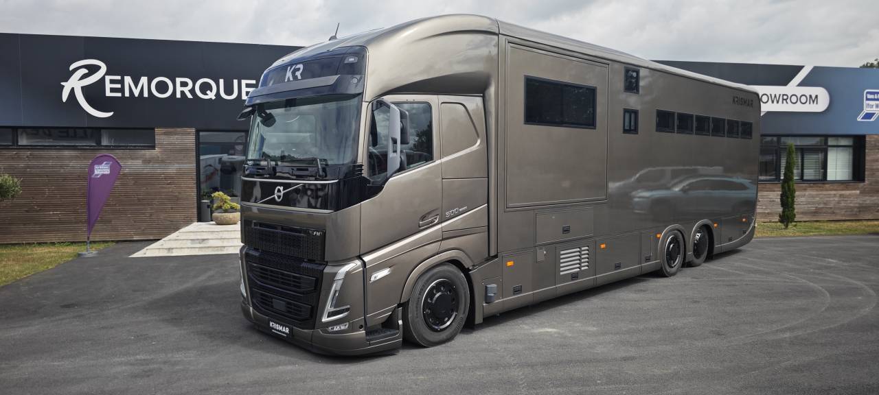 Camión para caballos Krismar Volvo FH500 6 chevaux gamme pro 2025 Nuevo