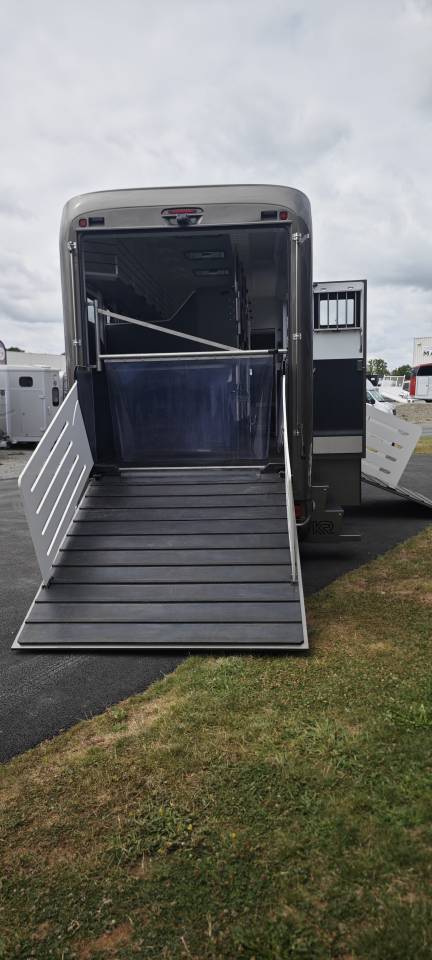 Camión para caballos Krismar Volvo FH500 6 chevaux gamme pro 2025 Nuevo