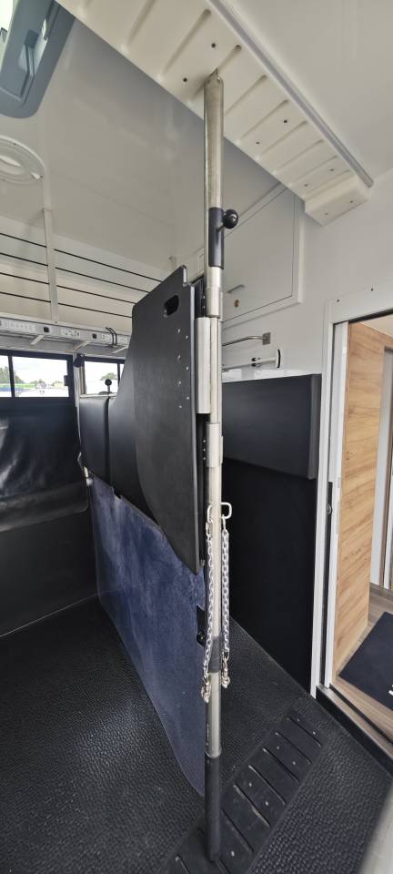 Camión para caballos Krismar Volvo FH500 6 chevaux gamme pro 2025 Nuevo