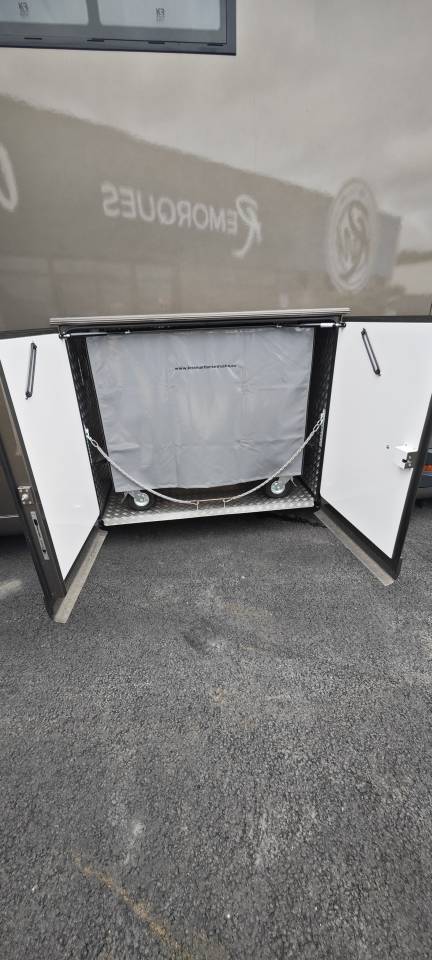 Camión para caballos Krismar Volvo FH500 6 chevaux gamme pro 2025 Nuevo