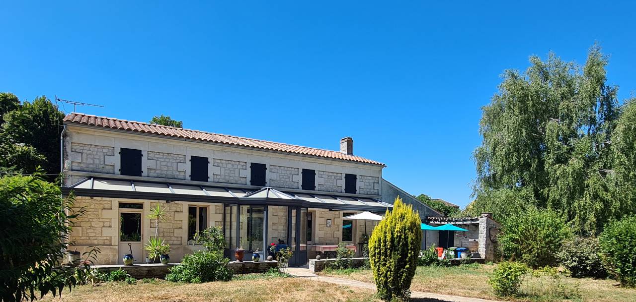 Bonita residencia ecuestre En venta Charente Marítimo