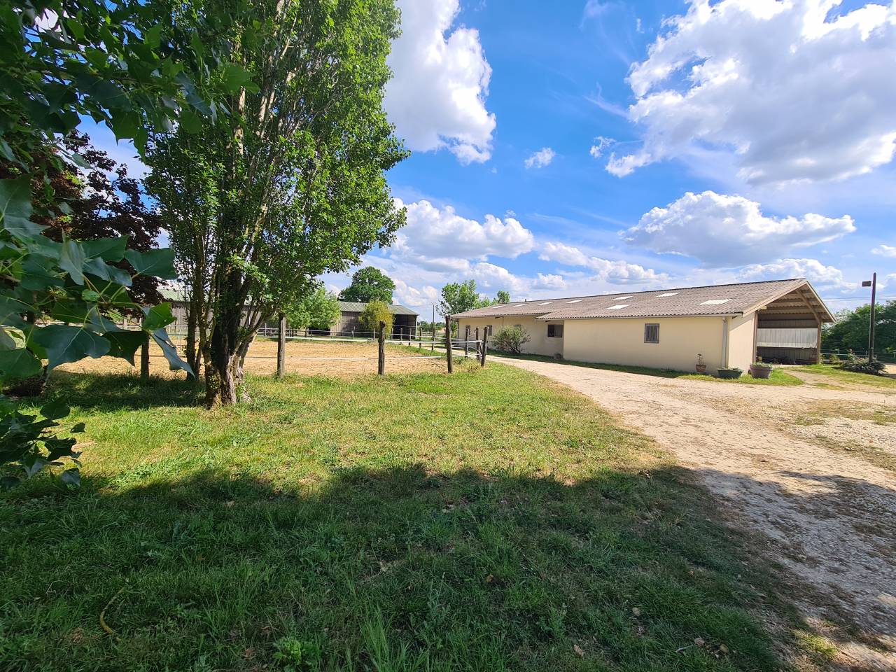 Bonita residencia ecuestre En venta Charente Mar&iacute;timo