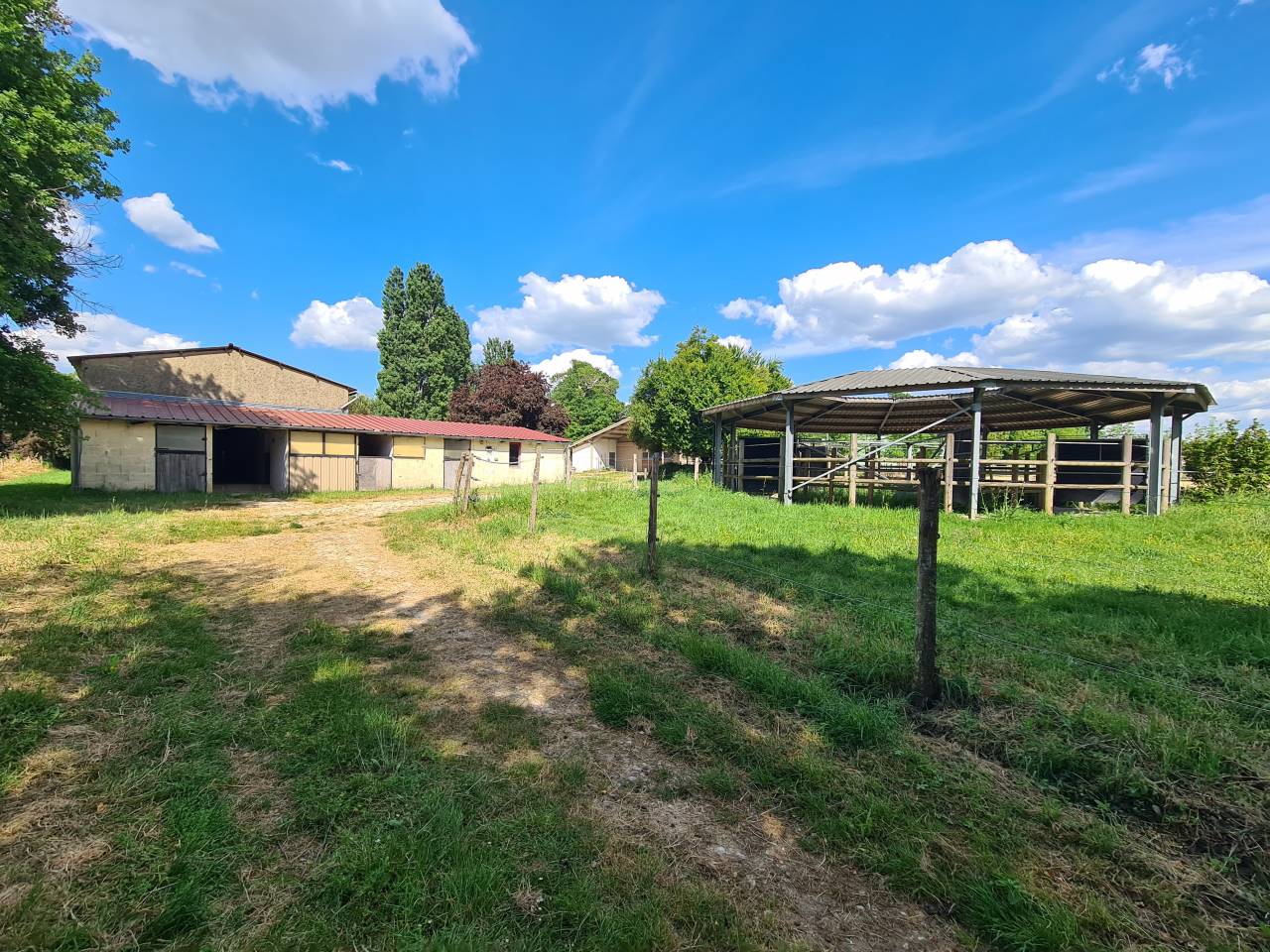 Bonita residencia ecuestre En venta Charente Mar&iacute;timo