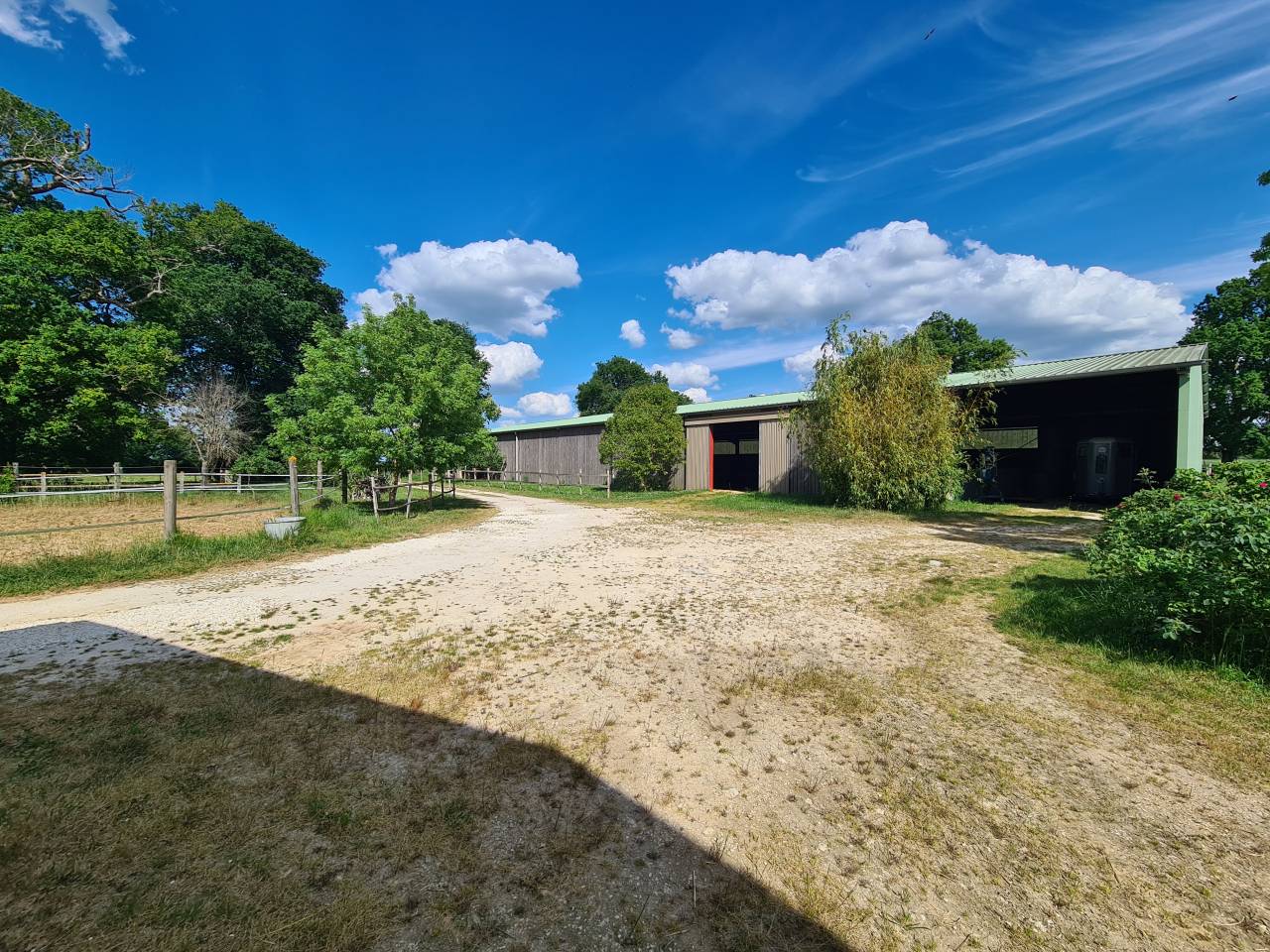 Bonita residencia ecuestre En venta Charente Mar&iacute;timo