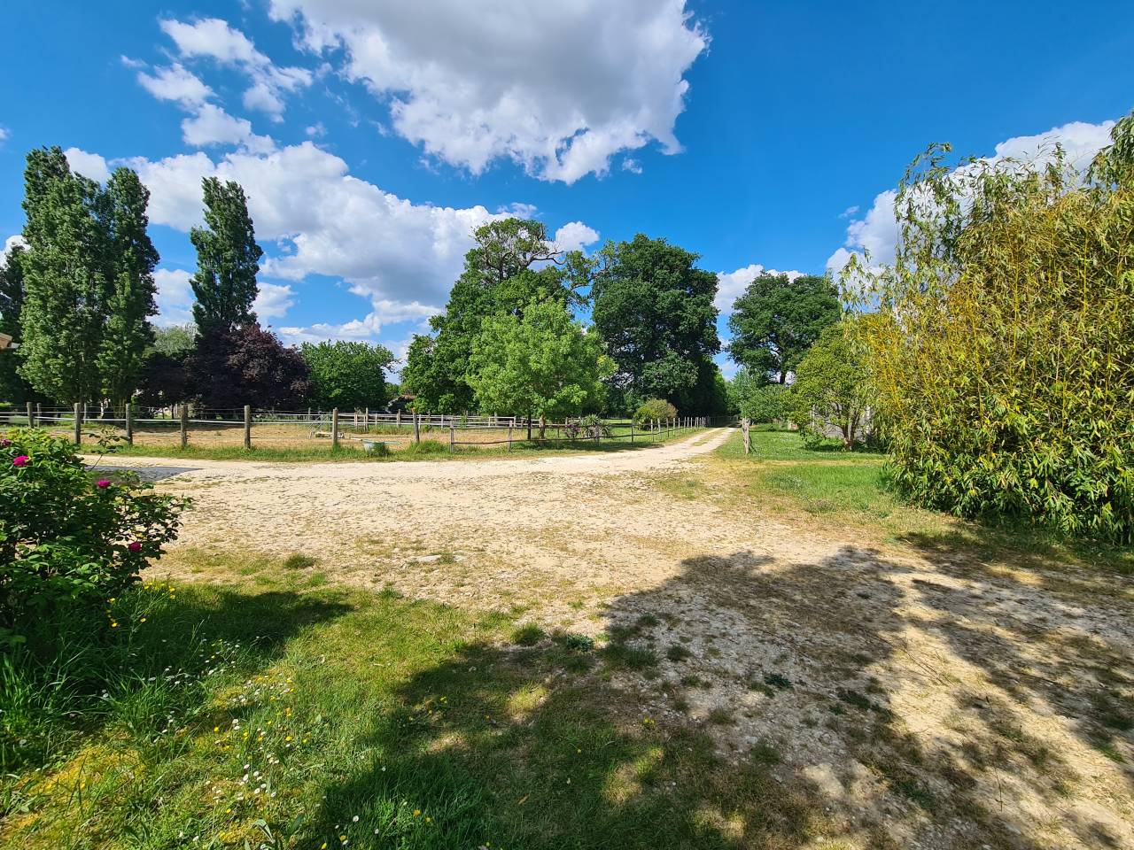 Bonita residencia ecuestre En venta Charente Mar&iacute;timo