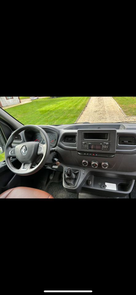 Furgoneta para caballos Renault Master 3 2021 De segunda mano