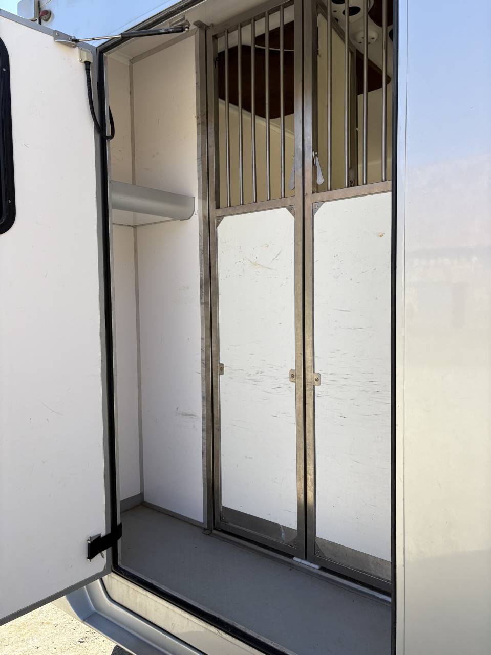 Furgoneta para caballos Renault Master 3 2021 De segunda mano