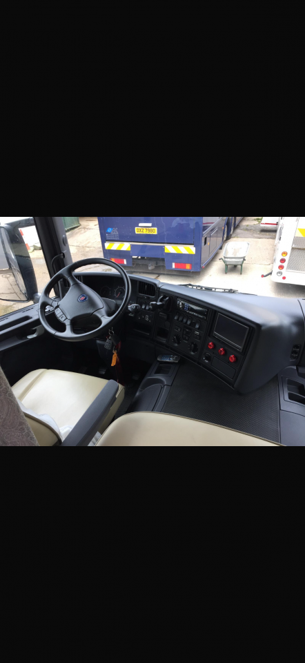 Furgoneta para caballos Oakley Scania 340 2006 De segunda mano