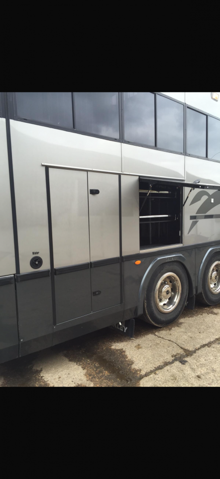 Furgoneta para caballos Oakley Scania 340 2006 De segunda mano