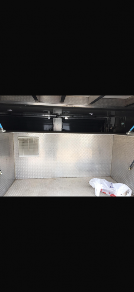 Furgoneta para caballos Oakley Scania 340 2006 De segunda mano