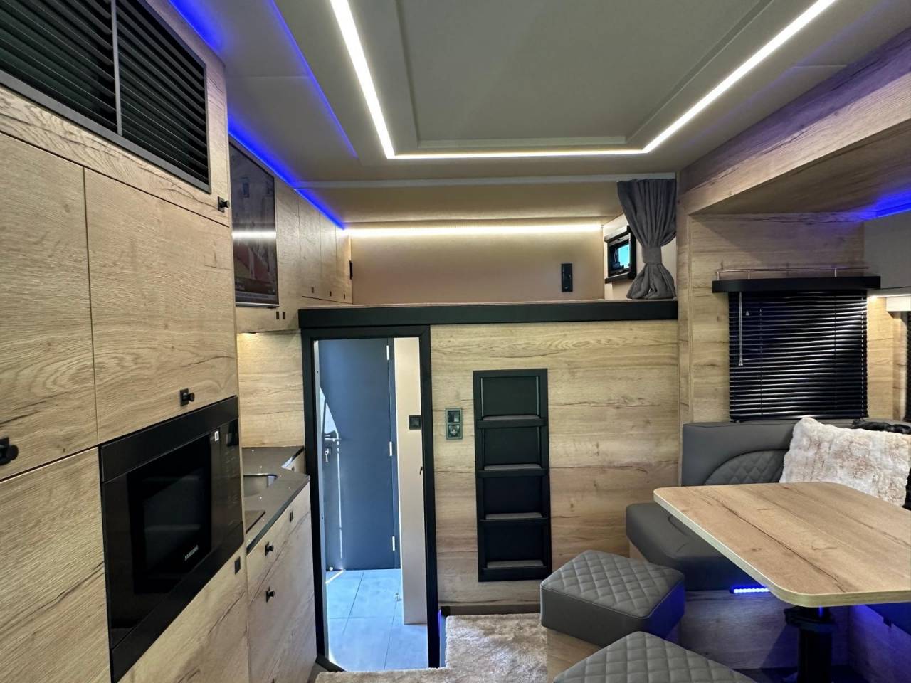 Camión para caballos Scania SCANIA 320 INterhorse 2025 Nuevo