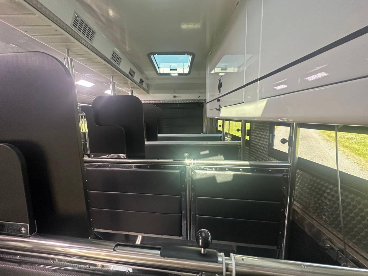 Camión para caballos Scania SCANIA 320 INterhorse 2025 Nuevo