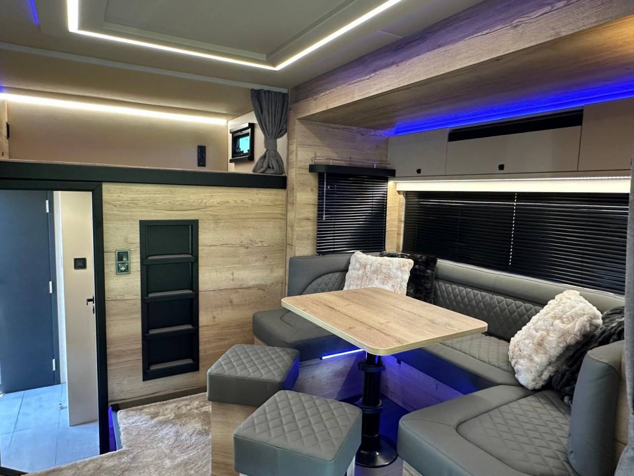 Camión para caballos Scania SCANIA 320 INterhorse 2025 Nuevo