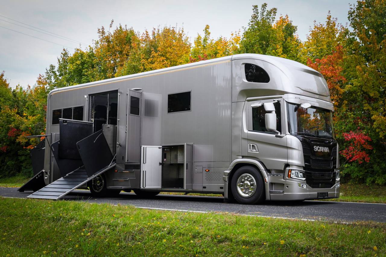 Cami&oacute;n para caballos Scania SCANIA 320 INterhorse 2025 Nuevo