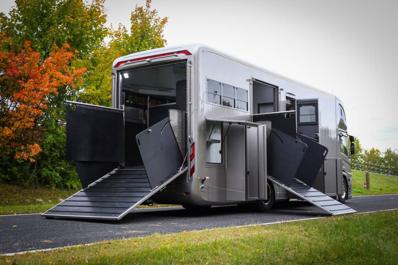 Cami&oacute;n para caballos Scania SCANIA 320 INterhorse 2025 Nuevo