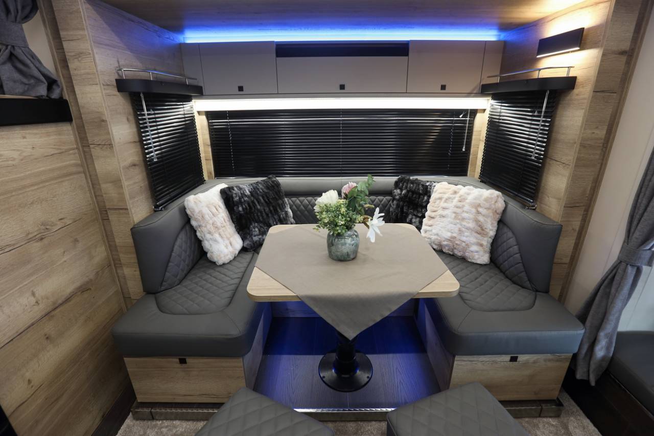 Cami&oacute;n para caballos Scania SCANIA 320 INterhorse 2025 Nuevo