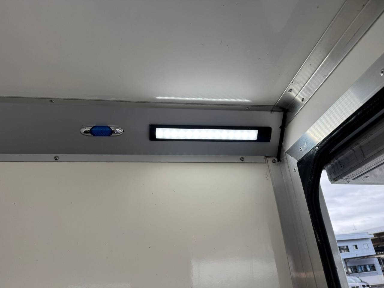 Furgoneta para caballos Cavalcar CAVALCAR 5 PLACES 2020 De segunda mano