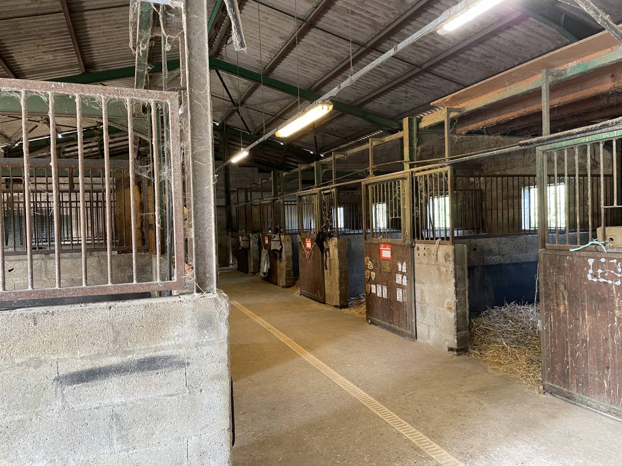 Centro ecuestre En venta Is&egrave;re