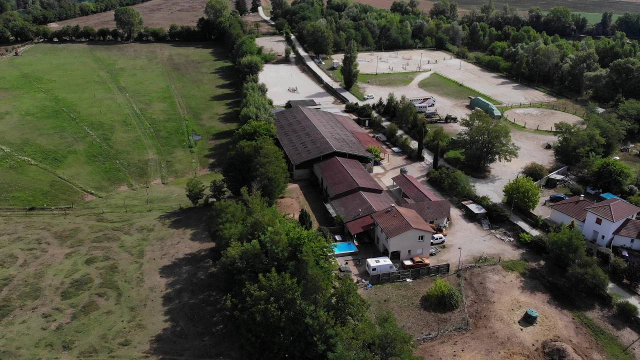 Centro ecuestre En venta Is&egrave;re