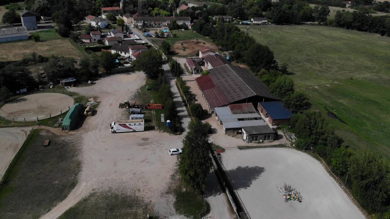 Centro ecuestre En venta Is&egrave;re