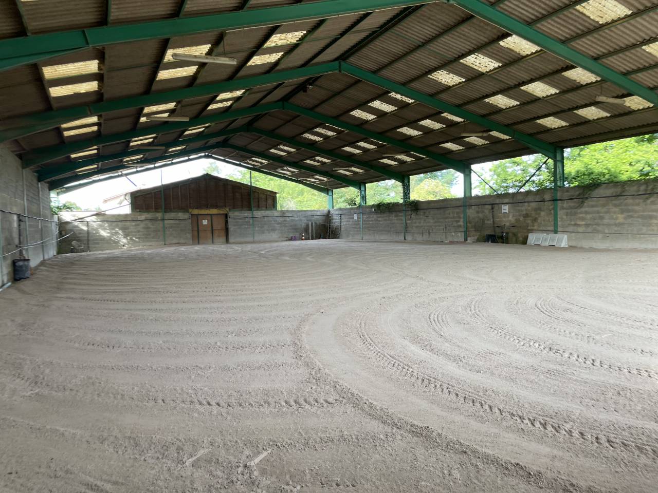 Centro ecuestre En venta Is&egrave;re