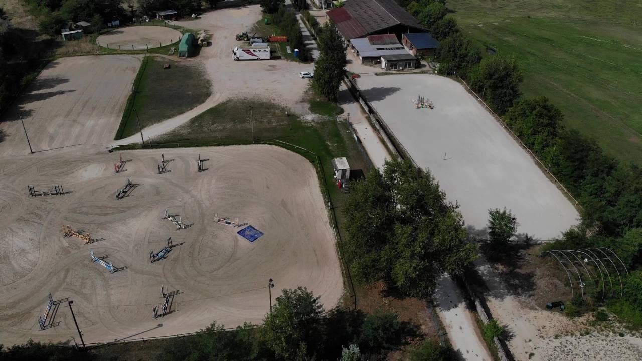 Centro ecuestre En venta Is&egrave;re