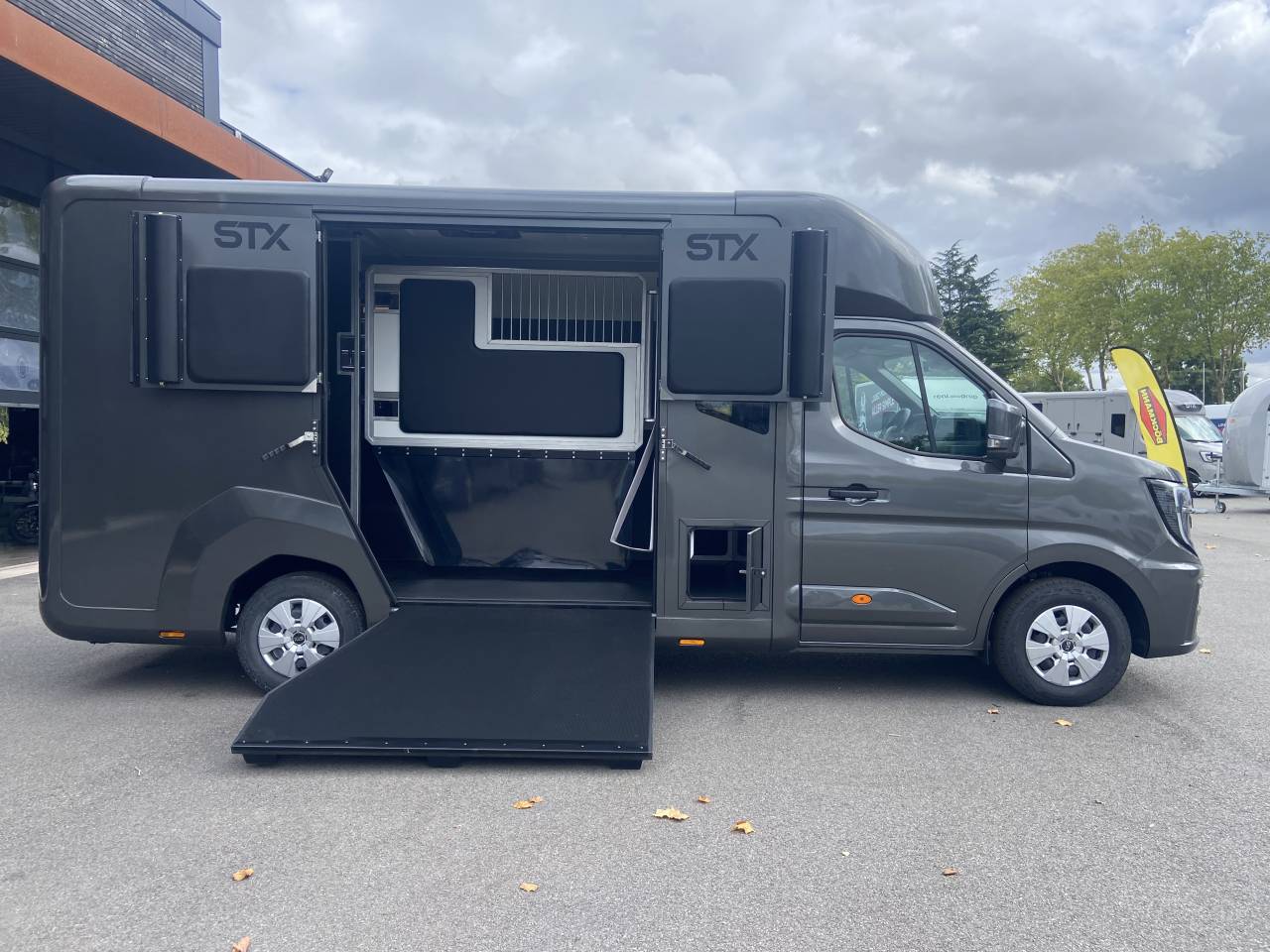 Furgoneta para caballos STX  2025 Nuevo