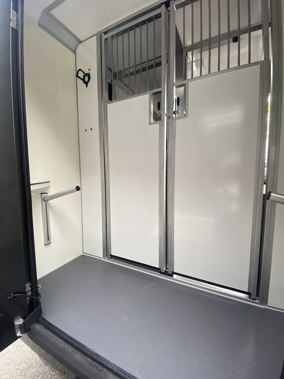 Furgoneta para caballos STX  2025 Nuevo