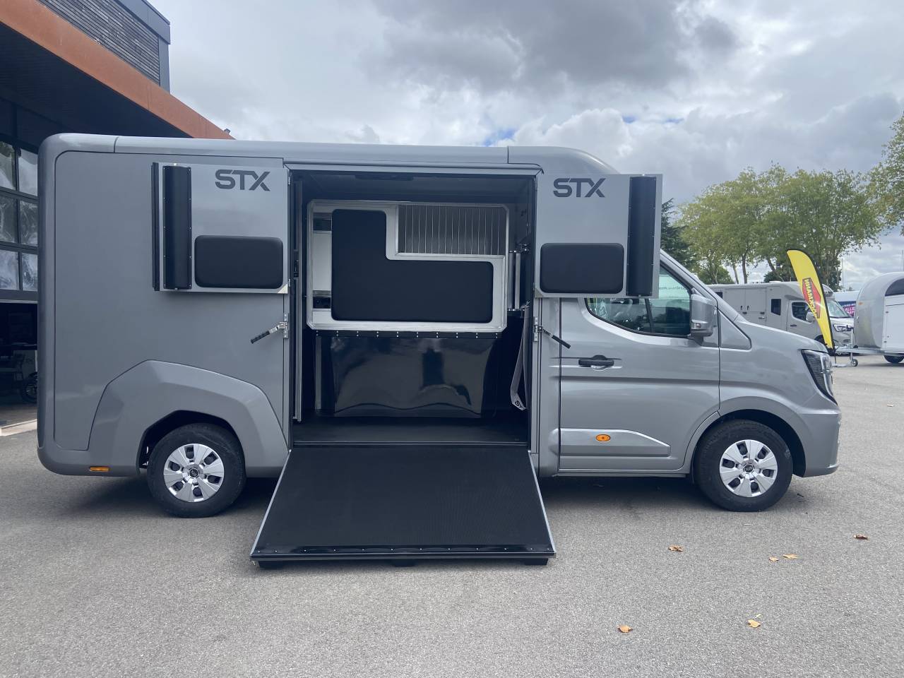 Furgoneta para caballos STX  2025 Nuevo