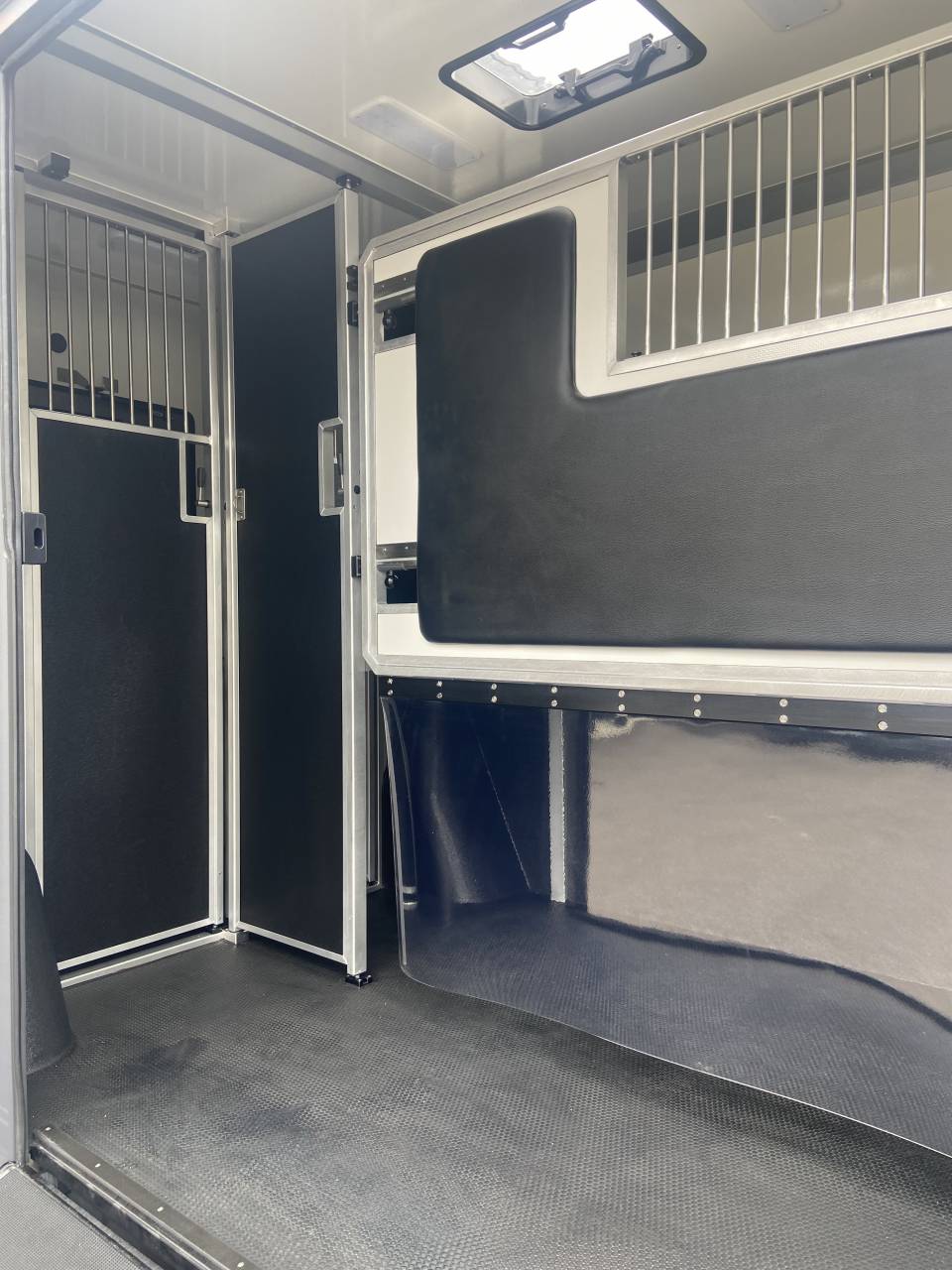 Furgoneta para caballos STX  2025 Nuevo