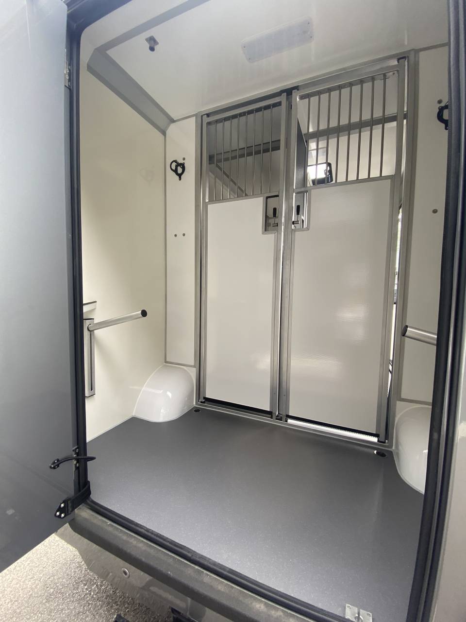 Furgoneta para caballos STX  2025 Nuevo