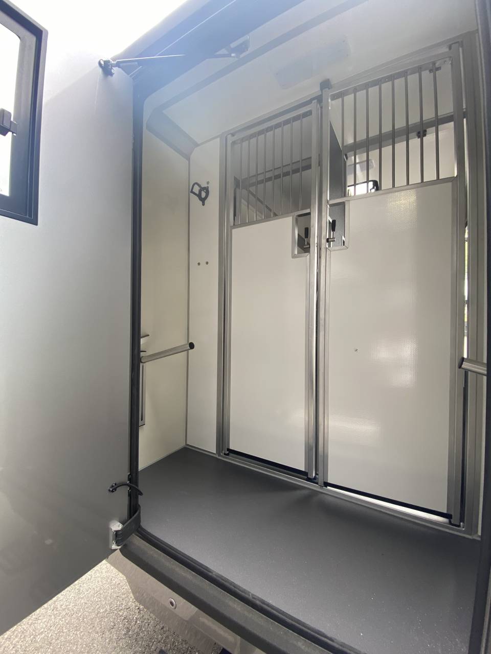 Furgoneta para caballos STX  2025 Nuevo