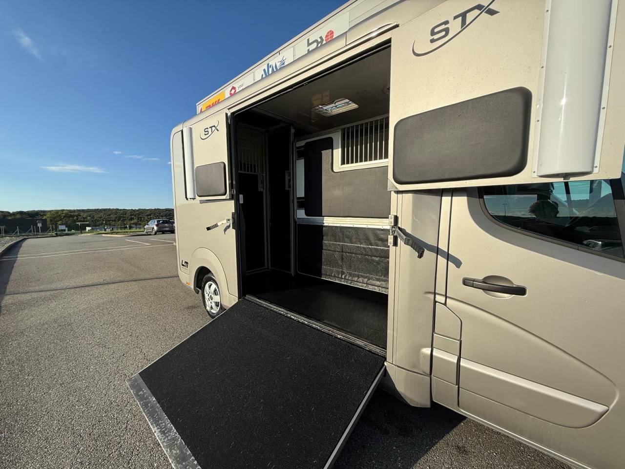 Furgoneta para caballos STX STX 2021 De segunda mano