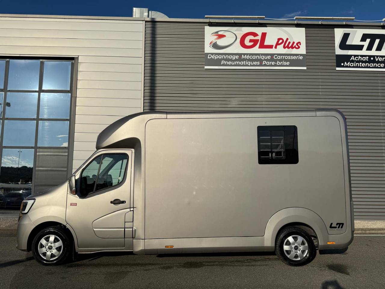 Furgoneta para caballos STX STX 2021 De segunda mano