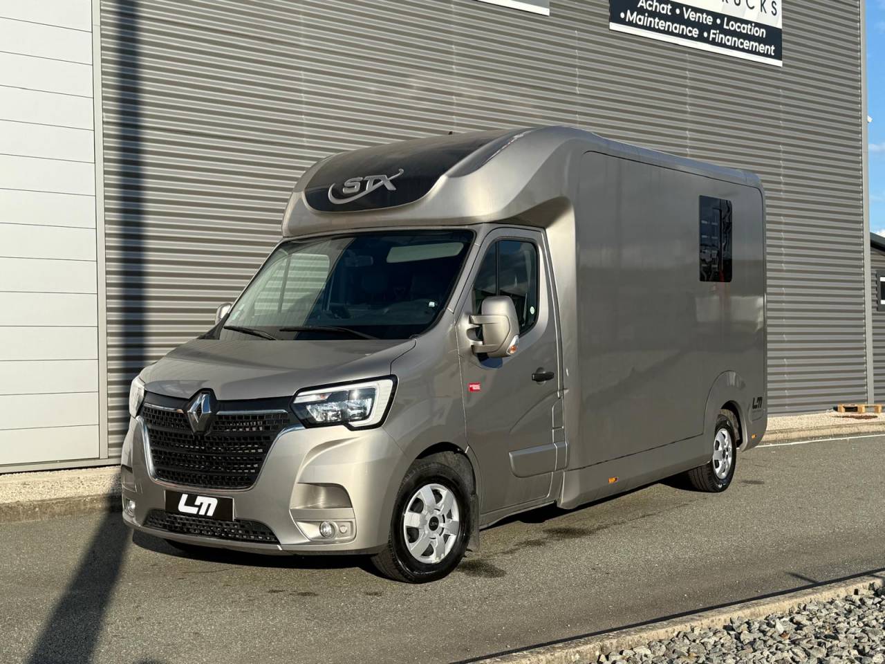 Furgoneta para caballos STX STX 2021 De segunda mano