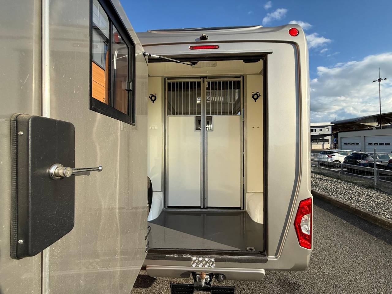 Furgoneta para caballos STX STX 2021 De segunda mano