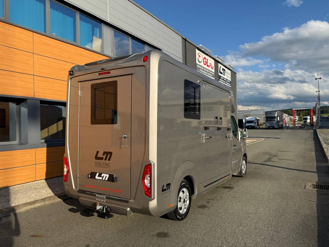 Furgoneta para caballos STX STX 2021 De segunda mano