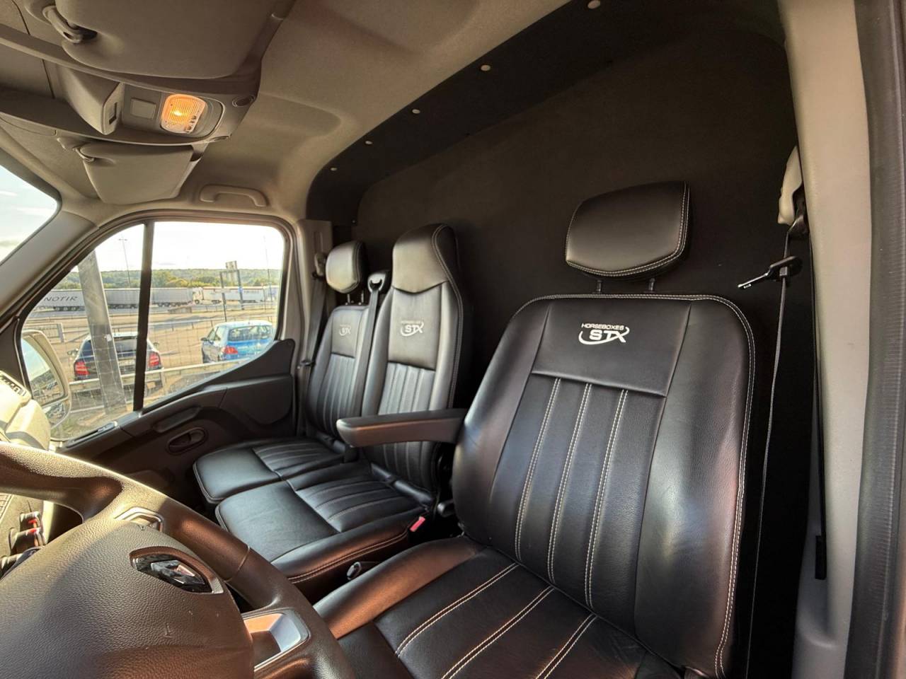 Furgoneta para caballos STX STX 2021 De segunda mano