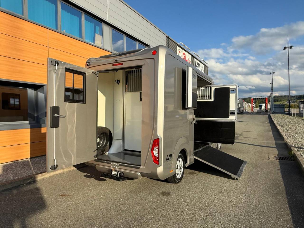 Furgoneta para caballos STX STX 2021 De segunda mano