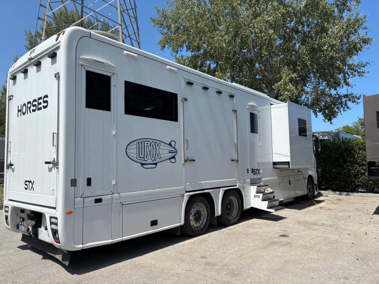 Camión para caballos Volvo Volvo FH13 540 2023 De segunda mano