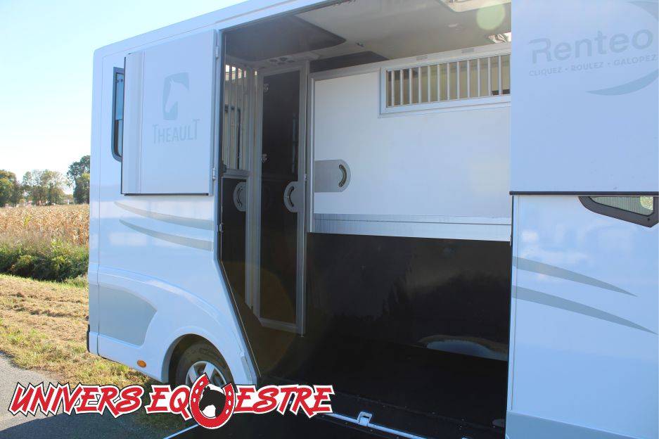 Furgoneta para caballos Renault  2023 De segunda mano