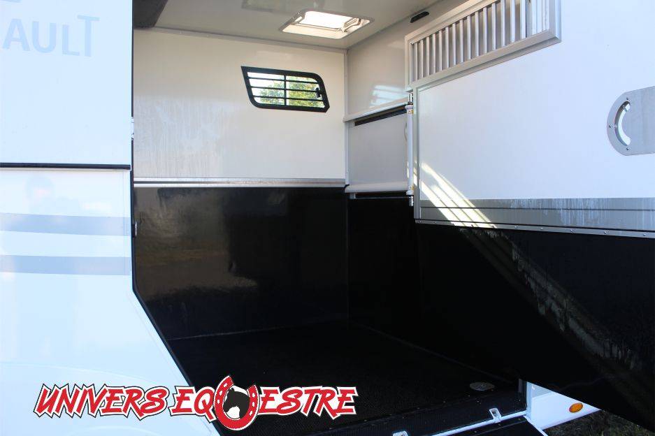 Furgoneta para caballos Renault  2023 De segunda mano