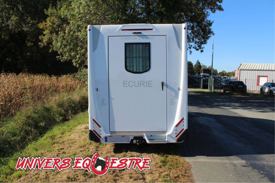 Furgoneta para caballos Renault  2023 De segunda mano