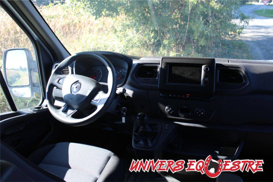 Furgoneta para caballos Renault  2023 De segunda mano