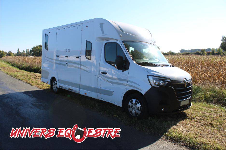 Furgoneta para caballos Renault  2023 De segunda mano